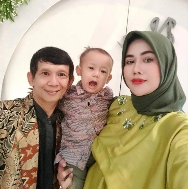 Melalui akun Instagram pribadi Ginanjar kerap membagikan kebersamaannya dengan istri dan juga anaknya. Banyak yang memuji keharmonisan rumah tangga Ginanjar tersebut. Foto: Instagram/@ginanjar4sekawann