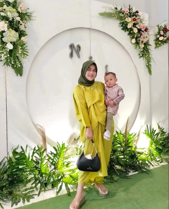Setelah menikah, Ginanjar dan Tiara dikaruniai seorang anak laki-laki pada November 2020. Sang putra kemudian diberi nama Muhammad Feras. Foto: Instagram/@ginanjar4sekawann