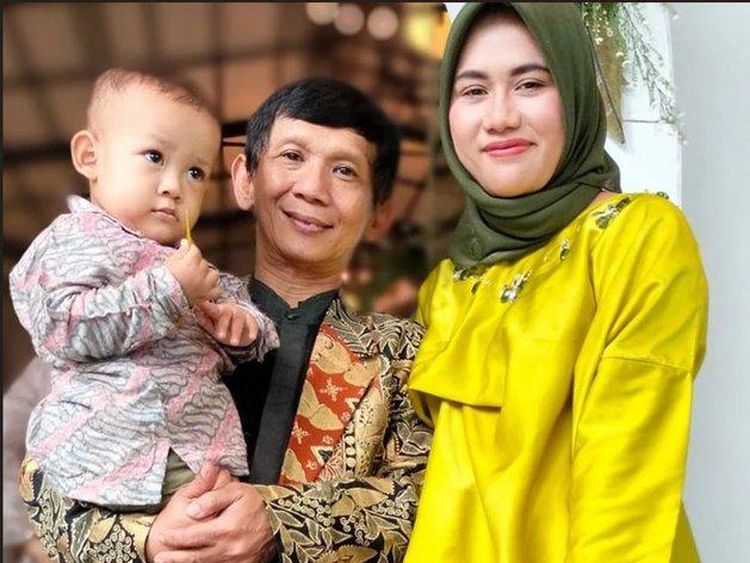 7 Foto Pelawak Ginanjar & Keluarga, Kompak Dengan Istri Beda Usia 32 Tahun