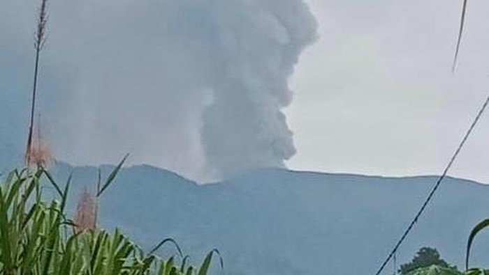 Gunung Marapi kembali erupsi hari ini, Rabu (3/1/2024). (Dok.Istimewa)