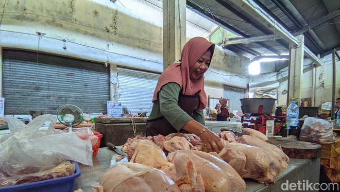Kondisi komoditas di Pasar Wates, Kulon Progo, Rabu (3/1).