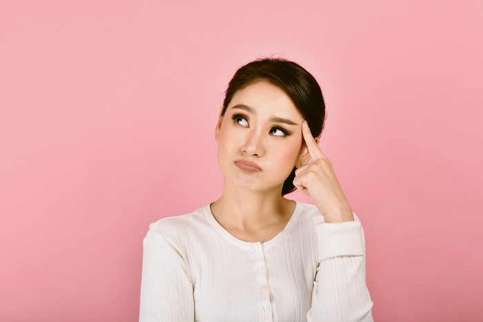 Ilustrasi Perempuan Berpikir Ilustrasi Perempuan Berpikir