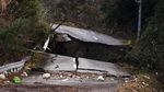 Jalan Terbelah-Tiang Listrik Ambruk Diguncang Gempa di Jepang