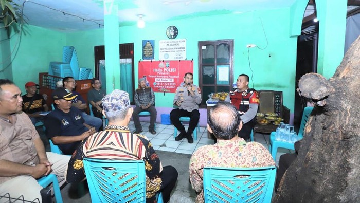 Kapolsek Mampang Prapatan, Kompol David Y Kanitero, patroli keamanan di Kelurahan Pela Mampang