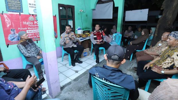 Kapolsek Mampang Prapatan, Kompol David Y Kanitero, patroli keamanan di Kelurahan Pela Mampang