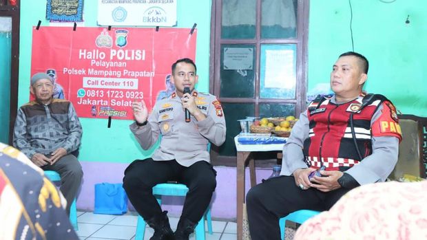 Kapolsek Mampang Prapatan, Kompol David Y Kanitero, patroli keamanan di Kelurahan Pela Mampang