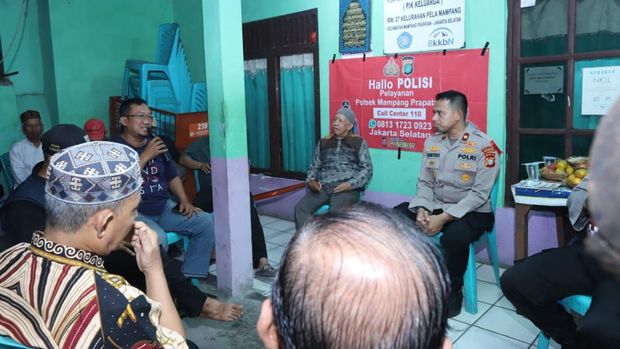 Kapolsek Mampang Prapatan, Kompol David Y Kanitero, patroli keamanan di Kelurahan Pela Mampang