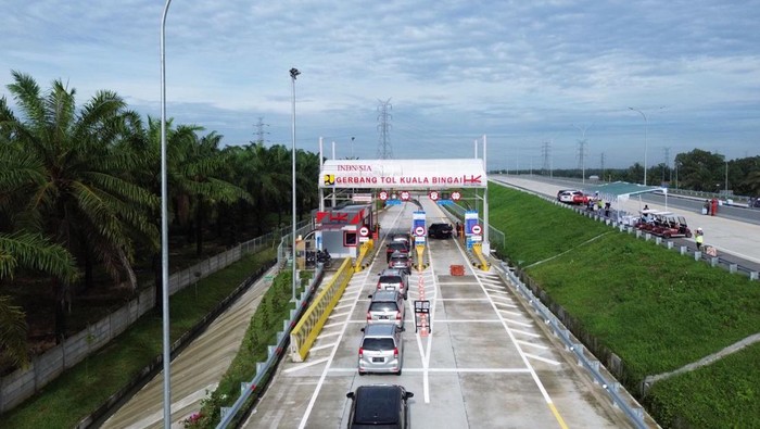 Kondisi antrean kendaraan di Gerbang tol Kuala Bingai, Sumut. (dok. Hutama Karya)