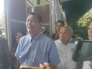 Luhut Melayat ke Rumah Duka Rizal: Terlalu Banyak Kenangan Sebagai Teman
