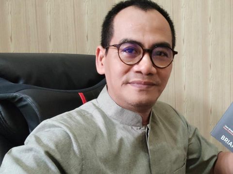 M Iqbal dosen HI Unej