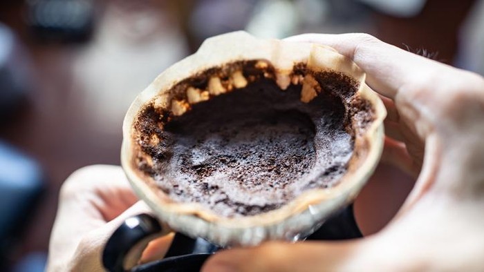 Jangan Dibuang! Ini 5 Manfaat Ampas Kopi untuk Keperluan Dapur