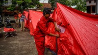 Pemerintah Kabupaten Sumedang menetapkan status tanggap darurat bencana gempa bumi sejak 1 Januari hingga 7 Januari 2024 dengan memfokuskan penanganan bagi masyarakat yang terdampak.   