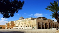 Sering dikira sama, Dome of the Rock berbeda dengan Masjid Al Aqsa. Masjid Al Aqsa adalah keseluruhan dari kompleks Al-Haram Asy-Syarif, Al-Quds yang luasnya 14 hektare. Masjid ini menjadi kiblat pertama bagi umat Islam.  Foto: Getty Images