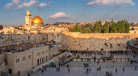 Dari kejauhan terlihat bangunan Dome of the Rock dan juga Masjid Al-Aqsa yang masih satu kawasan.  Foto: Getty Images