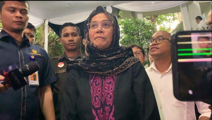 Menteri Keuangan Sri Mulyani Indrawati sore ini melayat ke rumah duka mantan Menteri Koordinator Bidang Kemaritiman (2015-2016) Rizal Ramli.