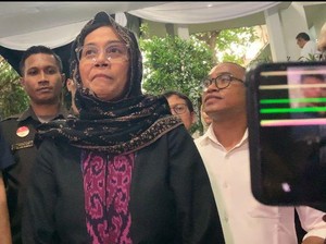 Mata Berkaca-kaca, Sri Mulyani Kenang Rizal Ramli soal Sepatu Hijau Stabilo