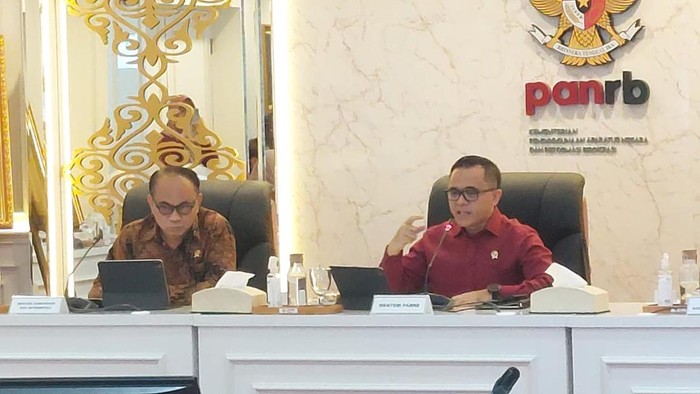 Menteri PAN-RB Abdullah Azwar Anas rapat bersama Menkominfo Budi Arie Setiadi