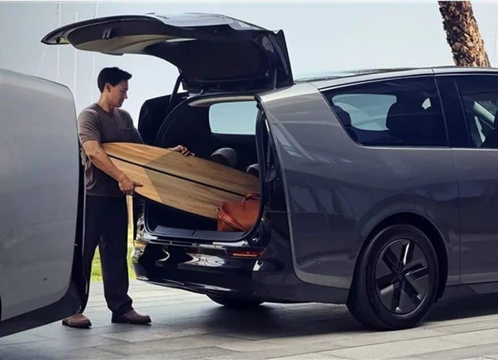 Mobil listrik Li Auto Mega