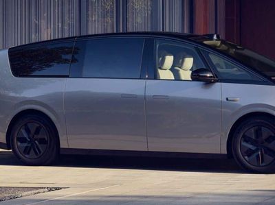 Lihat Lebih Dekat Wujud MPV Listrik Buatan China yang Mirip Hyundai Staria