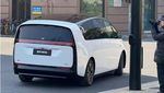 Lihat Lebih Dekat Wujud MPV Listrik Buatan China yang Mirip Hyundai Staria