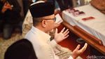 Momen Zulhas Bacakan Doa hingga Salat Jenazah Rizal Ramli