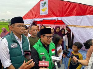 Cak Imin Tengok Korban Gempa Sumedang di Tenda Pengungsian
