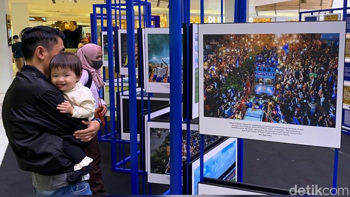 Pameran foto Persib dari masa ke masa yang digelar di Mini Atrium Lantai 1 Paskal 21, Kota Bandung, 1-7 Januari 2024.