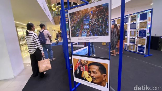 Pameran foto Persib dari masa ke masa yang digelar di Mini Atrium Lantai 1 Paskal 21, Kota Bandung, 1-7 Januari 2024.