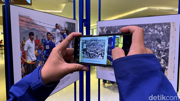Pameran foto Persib dari masa ke masa yang digelar di Mini Atrium Lantai 1 Paskal 21, Kota Bandung, 1-7 Januari 2024.