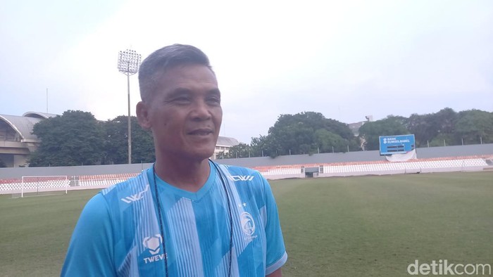 Pelatih Kepala Sriwijaya FC Hendri Susilo
