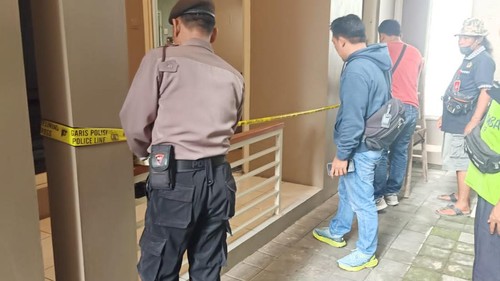 TKP penemuan mayat di sebuah kos-kosan di Jalan Akasia, Denpasar.