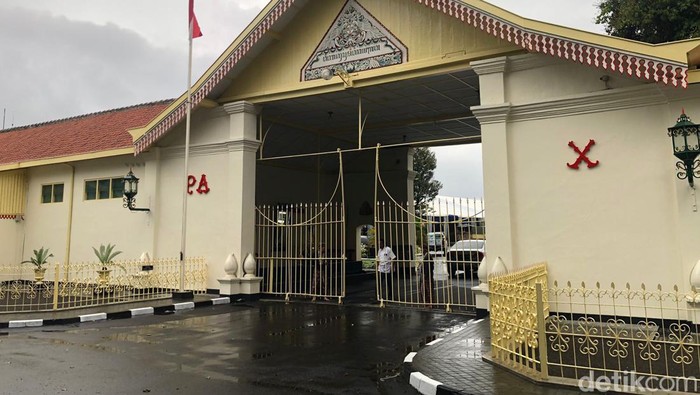 Suasana Pura Pakualaman jelang pernikahan anak KGPAA Paku Alam X, Rabu (3/1).