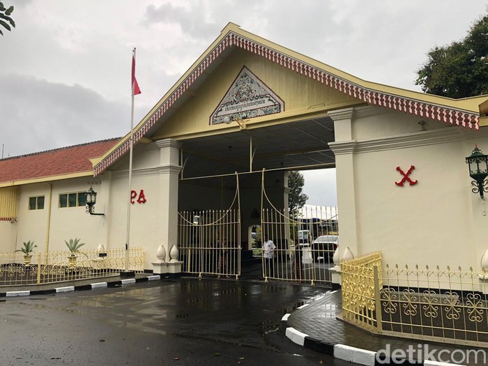 Suasana Pura Pakualaman jelang pernikahan anak KGPAA Paku Alam X, Rabu (3/1).