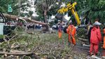 Penampakan Pohon Tumbang Usai Angin Kencang Melanda Kota Solo