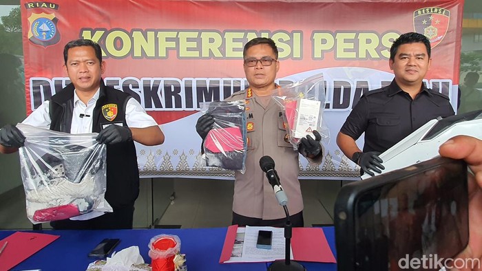 Polisi menunjukkan barang bukti dan pelaku
