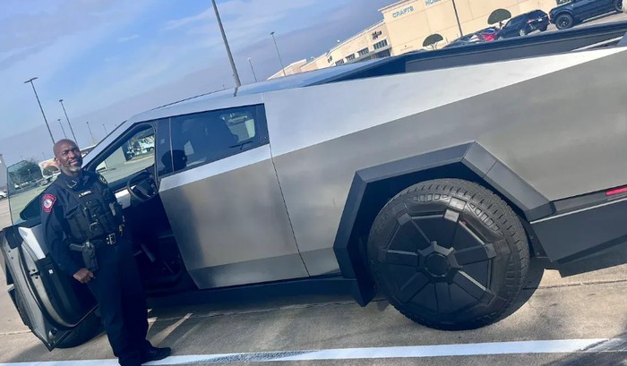 Polisi Rosenberg minat pakai Tesla Cybertruck.