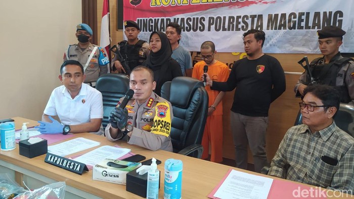 Polresta Magelang konferensi pers kasus penipuan modus biro ibadah umrah, Rabu (3/1/2024).