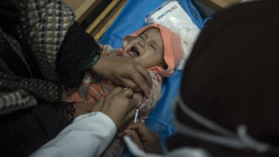 Potret Balita di Gaza Disuntik Vaksin Pentavalen
