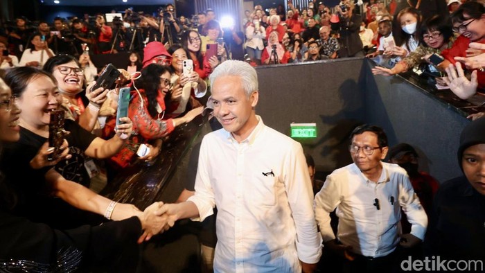 Potret Kompak Ganjar-Mahfud Hadiri Konser Lilin Putih Calon Presiden dan Wakil Presiden nomor urut 3 Ganjar Pranowo dan Mahfud MD menghadiri Konser Perayaan Natal dan Tahun Baru 2024 yang berlangsung di Jakarta, Rabu (3/1/2024). Konser untuk merayakan Natal dan Tahun Baru 2024 ini mengusung tema Konser Lilin Putih.