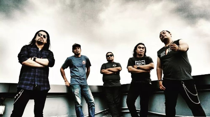 Power Metal merupakan band heavy metal asal Surabaya. Menurut Log Zhelebour, Power Metal adalah band heavy pertama yang sukses secara industri.