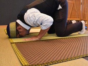 Cegah Krisis Budaya, Jepang Sulap Tatami Jadi Sajadah Salat