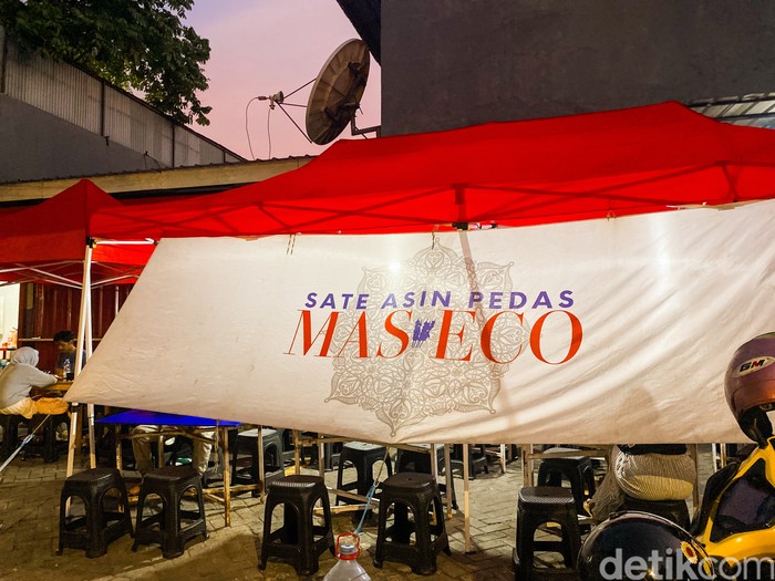 Sate Asin Pedas Mas Eco hits di Jakarta Selatan