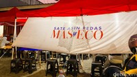 Sate yang populer di Bandung ini sekarang sudah dapat dinikmati di Jakarta. Warung Sate Mas Eco bisa dikunjungi di kawasan Kramat Pela, Jakarta Selatan. Foto: detikFood/Yenny Mustika Sari