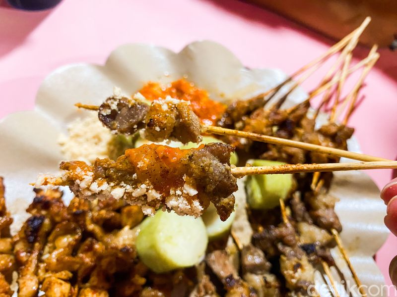 Sate Asin Pedas Mas Eco hits di Jakarta Selatan