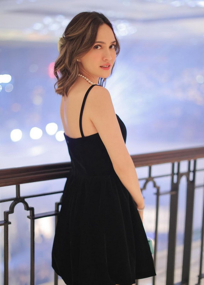 Penampilan bintang film ‘Eiffel I’m In Love’ ini menuai banyak pujian. Tidak sedikit netizen menilai wajahnya tampak awet muda bagaikan masih remaja. Foto: Instagram/@shandyaulia