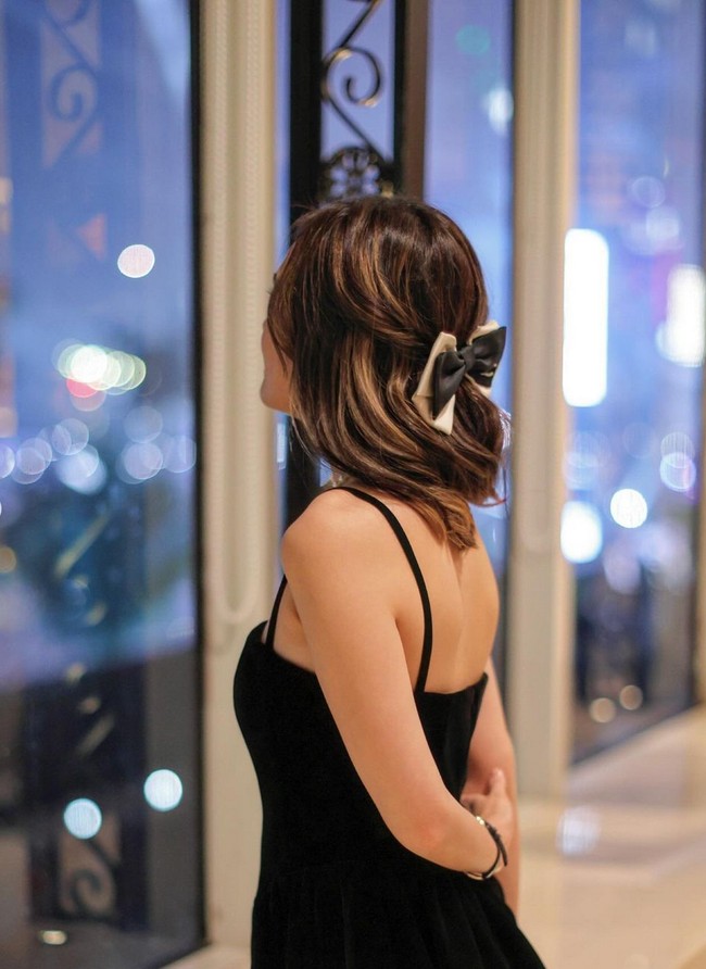 “Awet muda bangetttt ❤️😍❤️😍❤️😍,” puji salah satu pengguna Instagram. “Looks like school girl wear new dress,” komentar netizen lain. “Awet muda masih kliatan kaya anak ABG,” tulis netizen lagi. Foto: Instagram/@shandyaulia