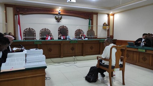Sidang kasus gratifikasi eks Kajari Buleleng Fahrur Rozi di Pengadilan Tipikor Denpasar, Rabu (3/1/2024).