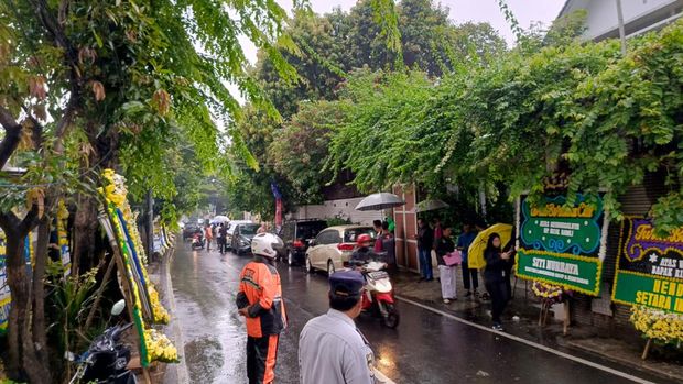 Suasana Rumah Duka Rizal Ramli. CNBC Indonesia/ Rosseno Aji Nugroho