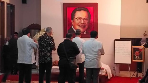 Suasana Rumah Duka Rizal Ramli. (CNBC Indonesia/ Rosseno Aji Nugroho)