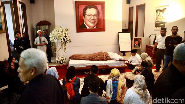 Suasana Terkini Rumah Duka Rizal Ramli